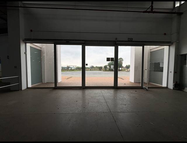4,701M² WAREHOUSE FOR SALE IN KEMPTON PARK CENTRAL